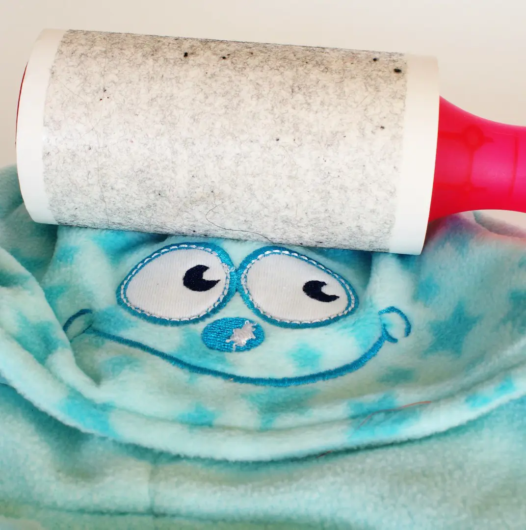 How To Remove Lint From Clothes